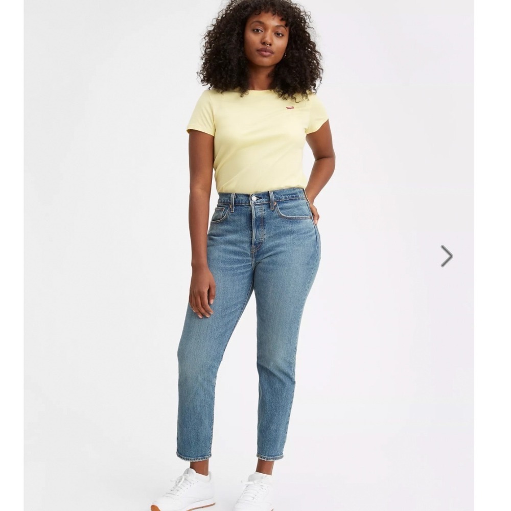 Levi's Premium WEDGIE ICON FIT ANKLE WOMEN's JEAN size 31 Button Fly Medium Wash